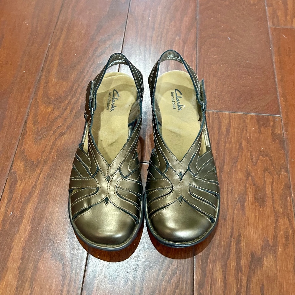 Clarks Leather Closed Toe Sandals Low Heel Comfortable Dressy Metallic Bronze